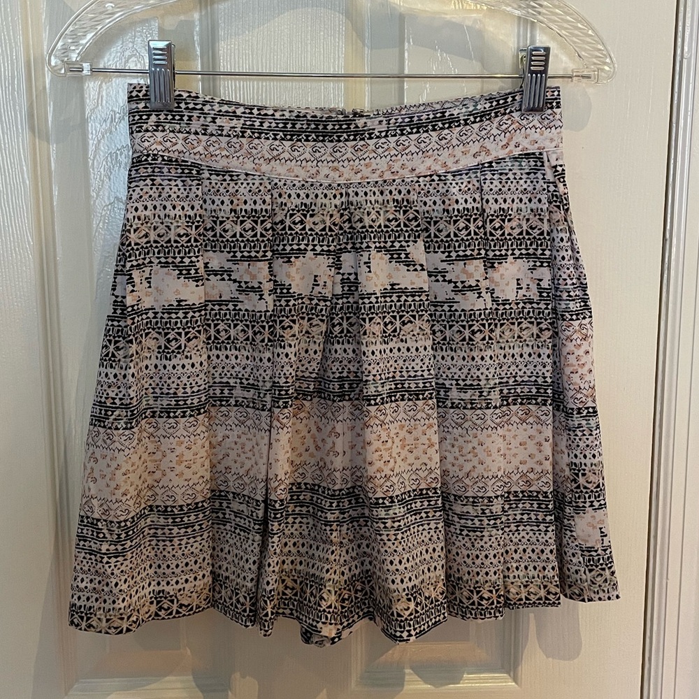 BCBGeneration pleated short